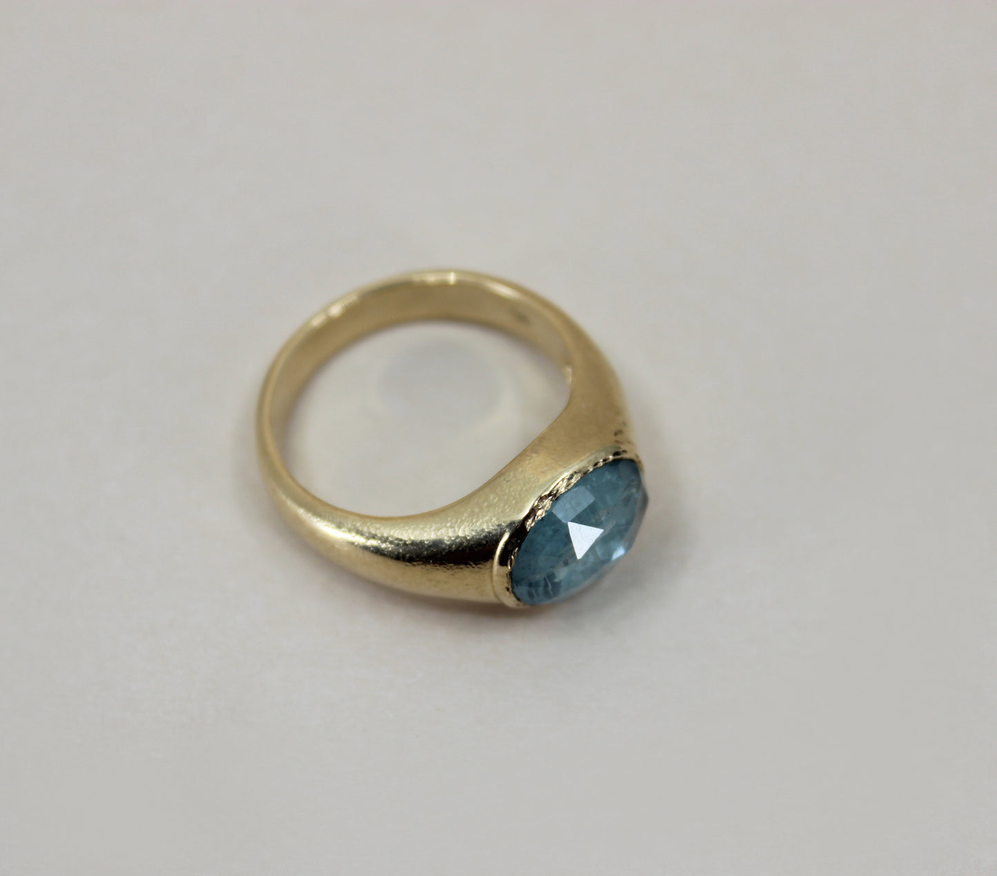 10KY Gold Bezel Set Rose-cut Kyanite Ring