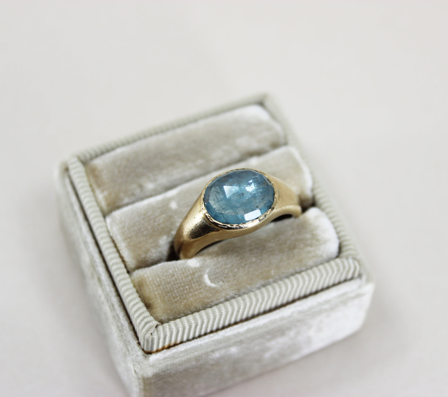 10KY Gold Bezel Set Rose-cut Kyanite Ring