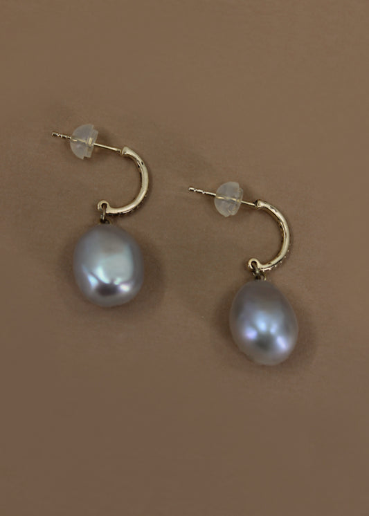 14KY Grey Pearl Half Hoops